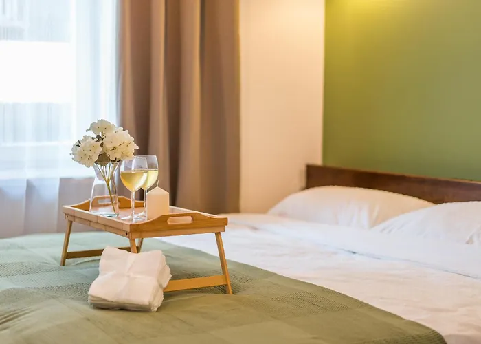 Krakow Glowny Apt - Top Location, Park&Tram Nearby - By Rentujemy